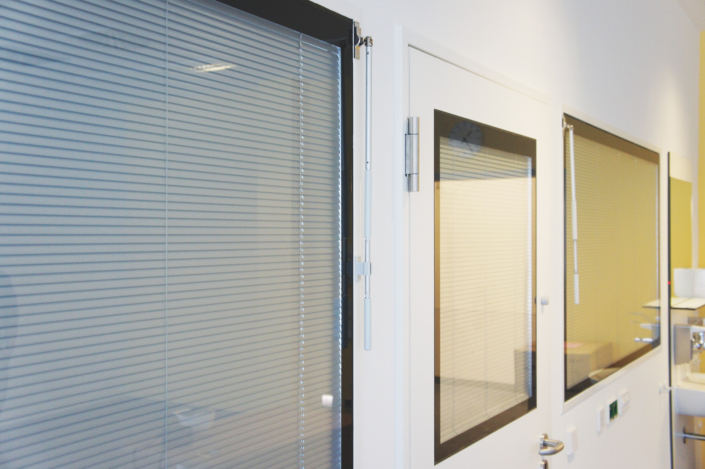 Handkurbel Jalousie im Krankenhaus
