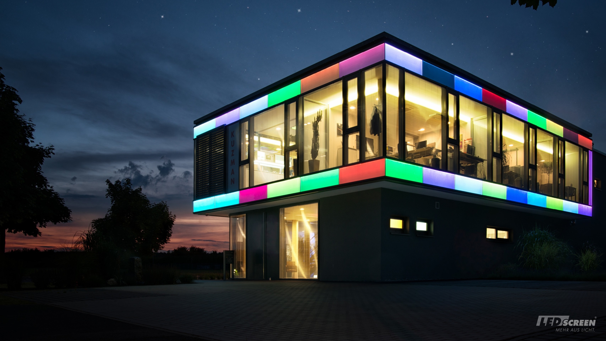 Beleuchtete LED-Fassade